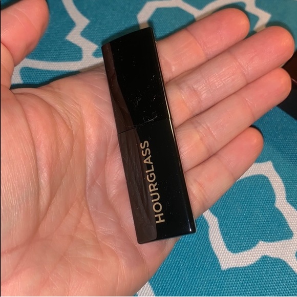 🆕 Hourglass CAUTION extreme lash black mascara - Picture 2 of 8